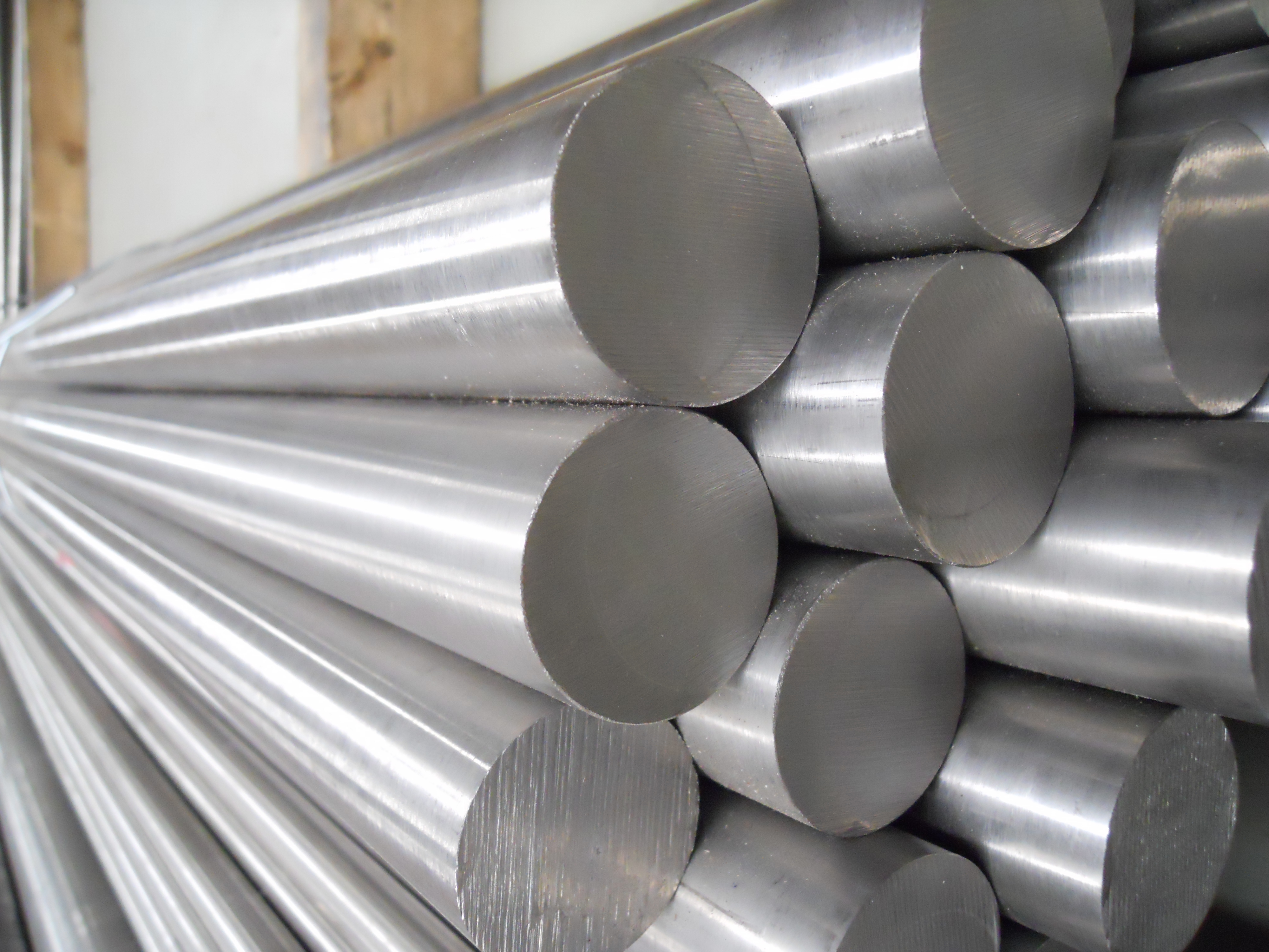 Titanium and titanium alloy bars